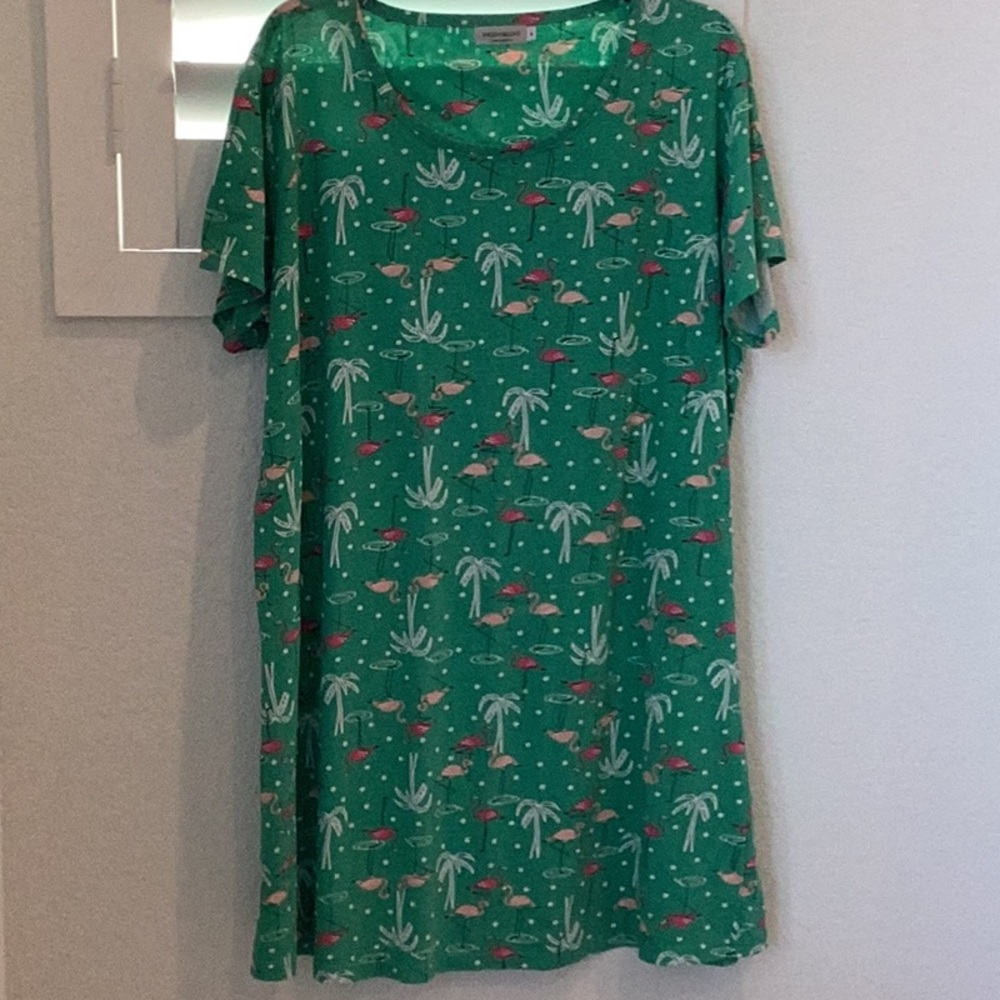 Enjoynight flamingo nightgown, Size XL, gently used. Good condition.